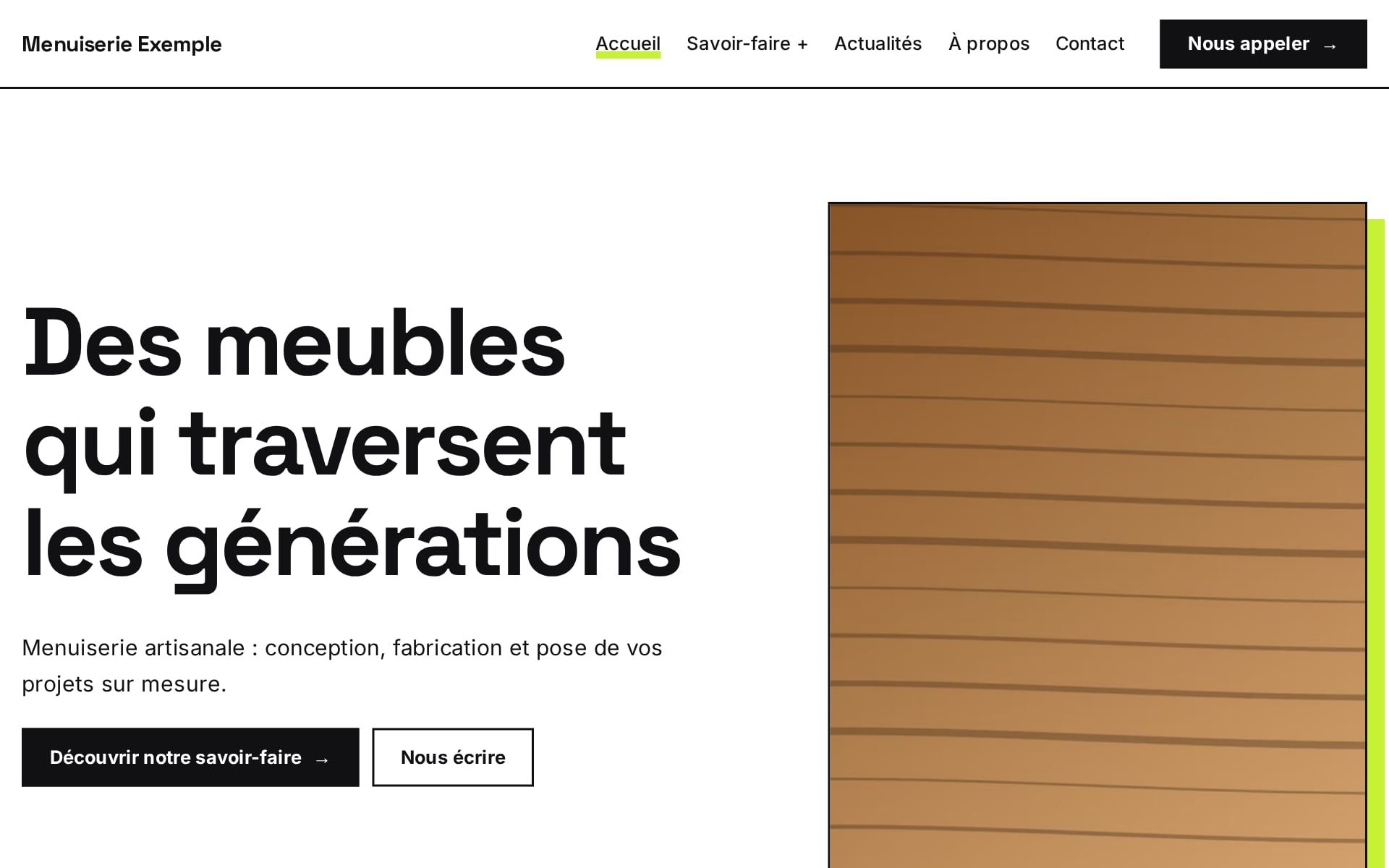 Page d'accueil d'un site d'exemple avec le thème contemporain : grands titres, image cerclée de noir et aplat citron